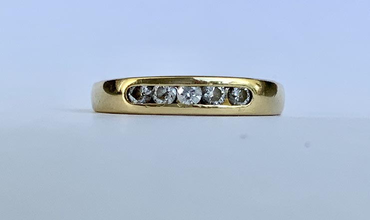18ct Gold and Diamond ring Valued $1375